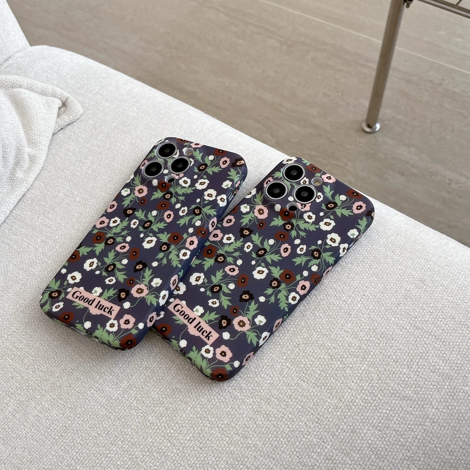 Cute Phone Cases For iPhone 16, 15, 14, 13, 12 Pro Max - Fairy Luck White Black Flowers Art Cover - IC0111