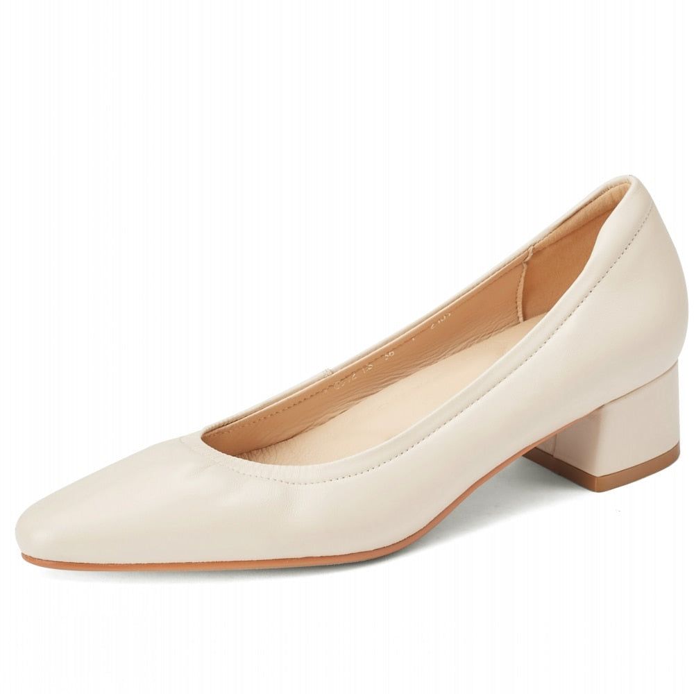 Comfortable hotsell white pumps