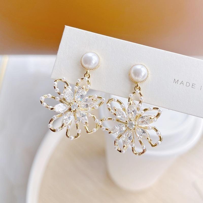 Hollow Flower Earring Charm Jewelry Mini Pearl Super Shine Earring 