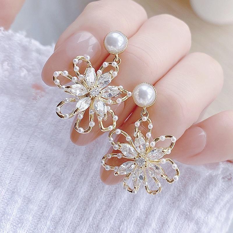 Hollow Flower Earring Charm Jewelry Mini Pearl Super Shine Earring 