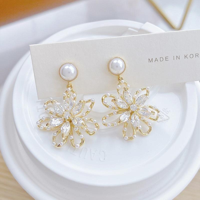 Hollow Flower Earring Charm Jewelry Mini Pearl Super Shine Earring 