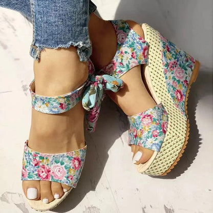 Feminine Wholesale girls wedge sandals: Classic Touch For Your