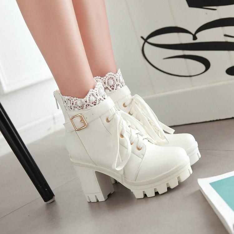 Y2K Vintage Black Heeled Snow Boots! Women's Size... - Depop