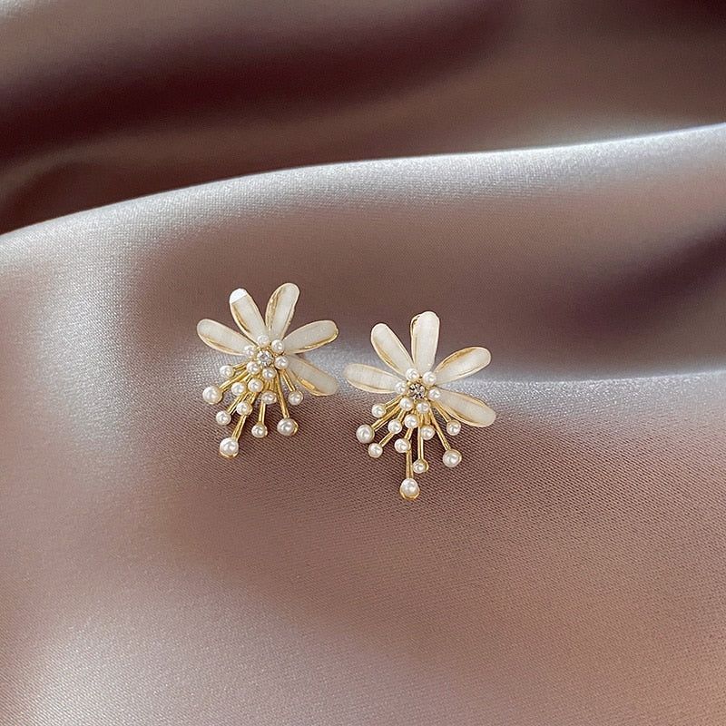 Women's Pearl Flower Dangle Earrings