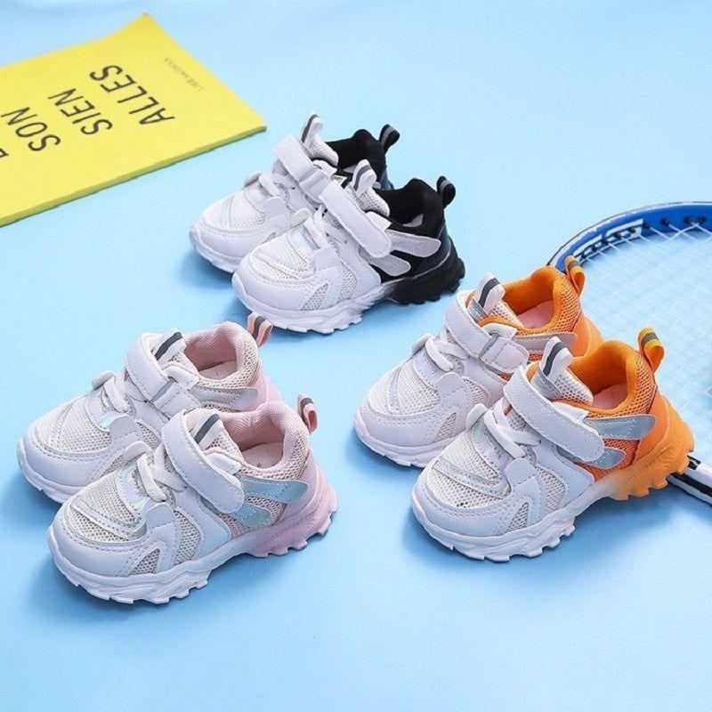 Toddler girl hotsell white nike sneakers