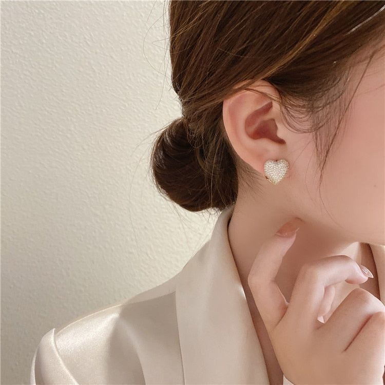  2023 Women's Fashion Zircon Heart Shaped Stud Earrings